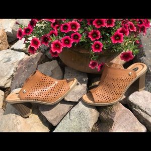 DR SCHOLLS Size 6 Brown Slide Sandals